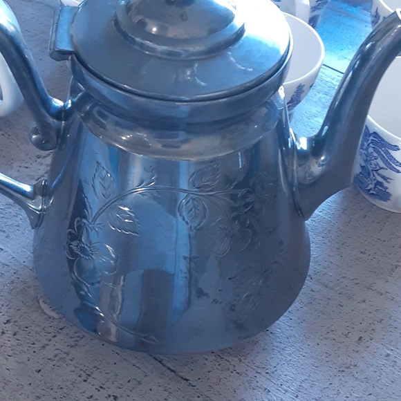 WILCOX SILVERPLATE Co., Flat Bottom  Floral Etched,  Hinged Lid Tea Pot - Picture 9 of 10